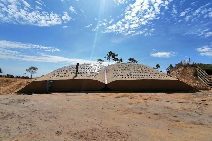 3. La Biblia más Grande del Mundo. Foto - WeVillavo