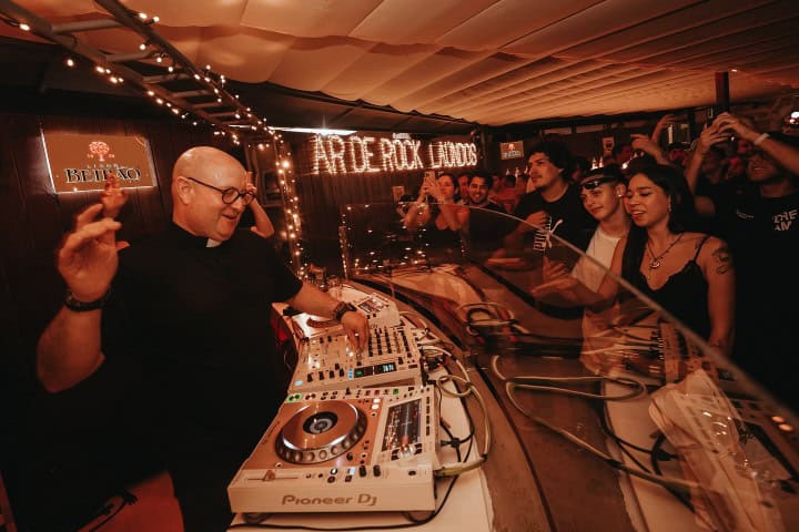 3. Show del Padre Guilherme. Foto - @padre.guilherme (Instagram)