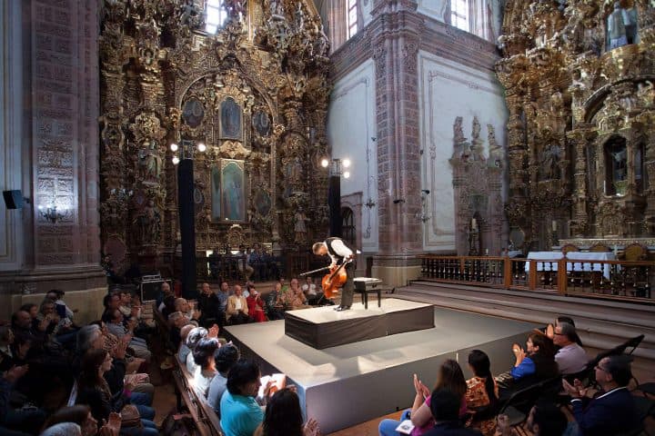 3. Espectáculo en el Templo de la Valenciana durante el Festival Internacional Cervantino 2005. Foto - Getty images