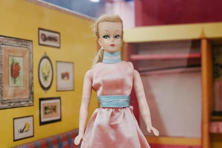 4. Barbie antigua. Foto - @casadelasmilmunecascdmx (Instagram)