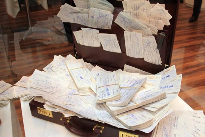 4. Maletín de cheques del Proceso 8.000. Foto - Noticias Caracol