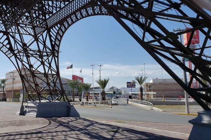 4. Parte baja de la Torre Eiffel de Gómez Palacio. Foto - Jorge de la Rosa (Google)