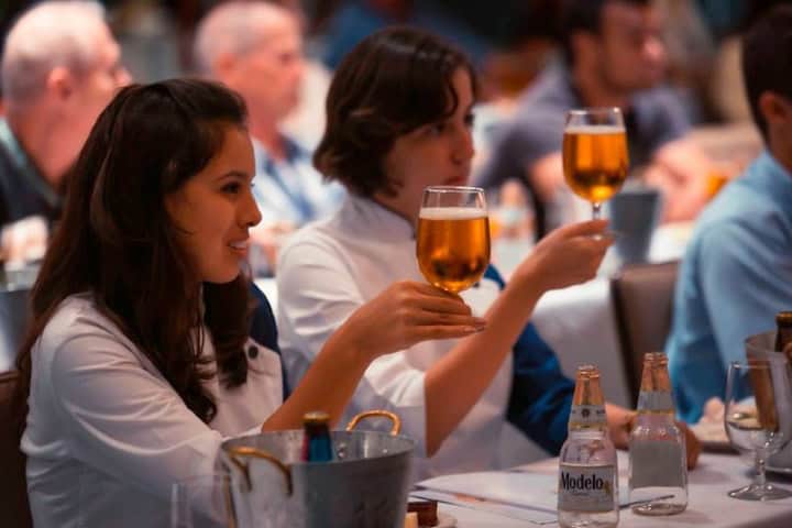 4. Degustación de vinos en el FGI 2013. Foto - Festival Gourmet International (Facebook)
