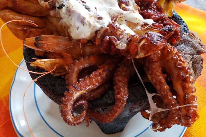 5. Molcajete de mariscos. Foto - Secretaría de Turismo del Estado de Michoacán (Facebook)