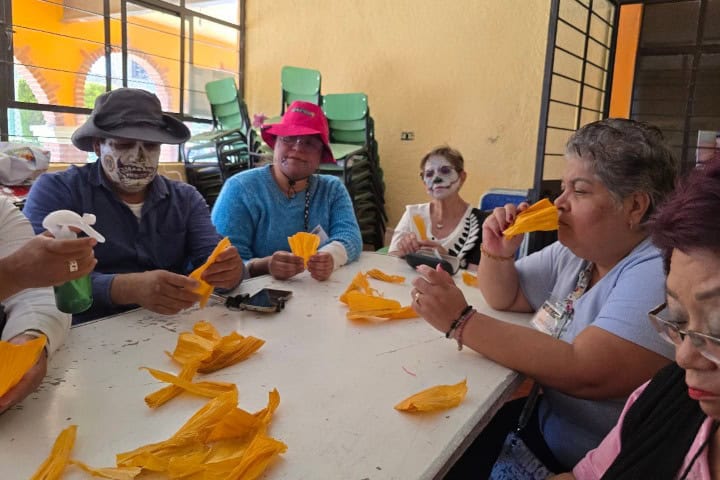 5. Taller de flores de totomoxtle. Foto - Rehiletes