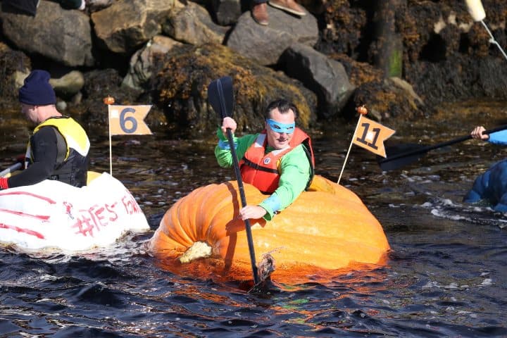 5. Concursante en la Regata de Calabazas de Shelburne. Foto - ova Scotia Giant Pumpkin Festival & Regatta (Facebook)