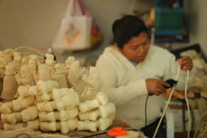 5. Elaboración de cepillos de ixtle. Foto - Criterio Hidalgo