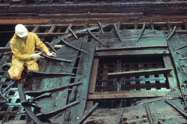 6. Rescate de piezas sueltas del Vasa. Foto - @vasamuseet (Instagram)