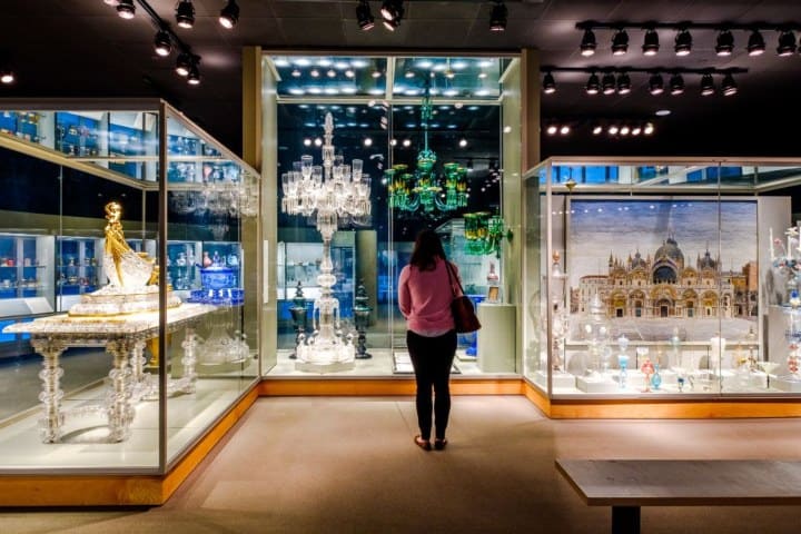 6. 35 Centuries Of Glass. Foto - Corning Museum of Glass