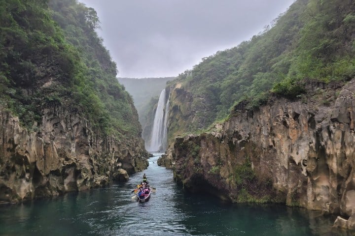 6. Experiencia de remo en la Cascada de Tamul. Foto - Rehiletes
