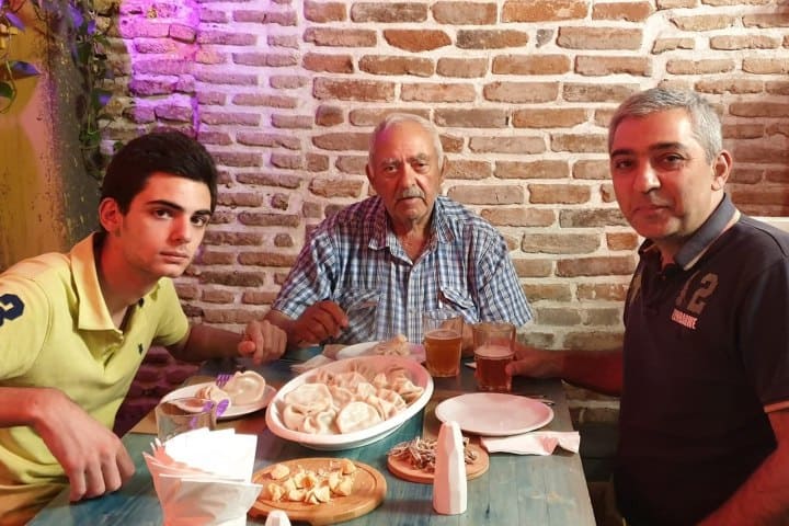 7. Comensales en Klike's Khinkali. Foto - კლიკეს ხინკალი • Klike's Khinkali (Facebook)