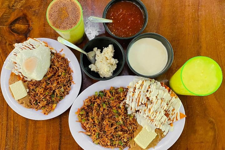 7. Huevos y chilaquiles servidos en El Peregrino. Foto - El Peregrino - Asadero Campestre (Facebook)