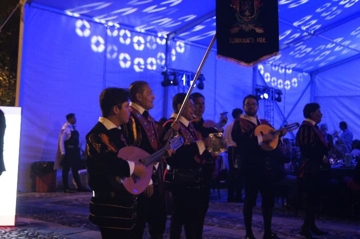 8. Cervantinos en la cena de bienvenida del Meeting Place Guanajuato 2025. Foto - Gus Espinosa