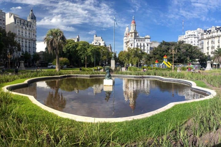 8. Plaza Mariano Moreno. Foto - Alamy