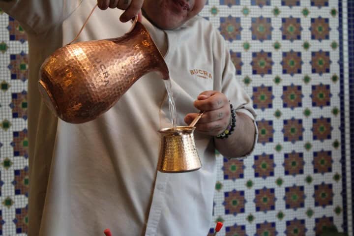 9. Preparación de café turco en Bucra Coffee. Foto - @elias_enfoca (Instagram)