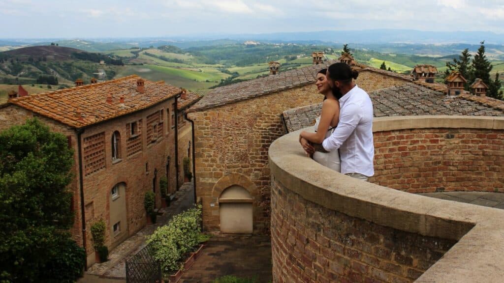 CASTELFALFI - HOSPEDATE EN UN ANTIGUO PUEBLO MEDIEVAL