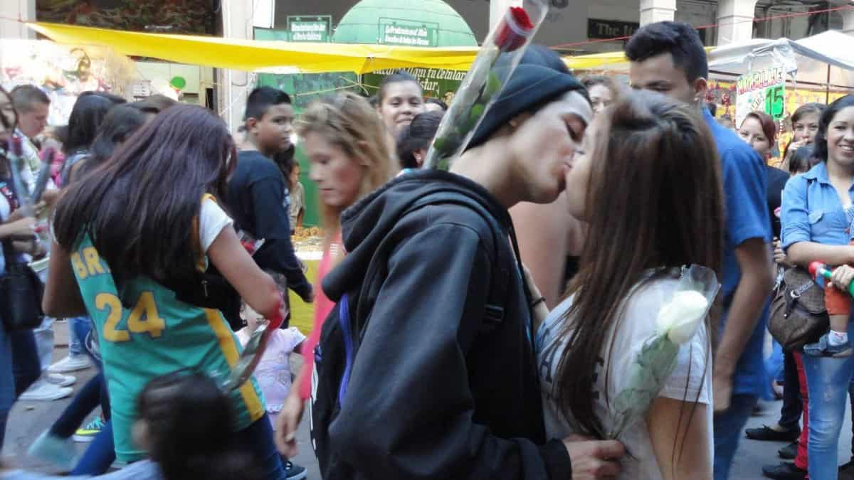 COMBATE DE FLORES