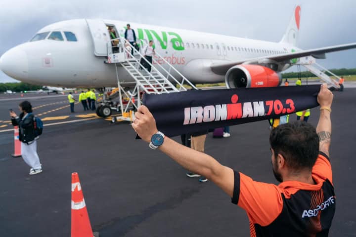 EXTRA. Deportistas llegando a Quintana Roo. Foto - José Luis Chacón (Facebook)