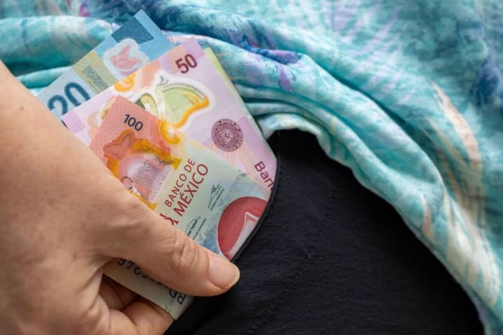 EXTRA. Pesos mexicanos. Foto - Alamy