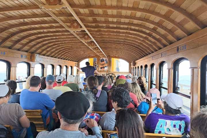 Interior Vagón Cog Railway Monte Washington. Foto - Julio García
