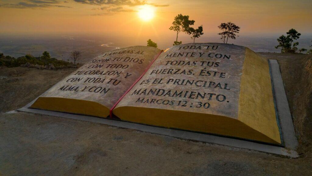 LA BIBLIA MÁS GRANDE DEL MUNDO EN YOPAL