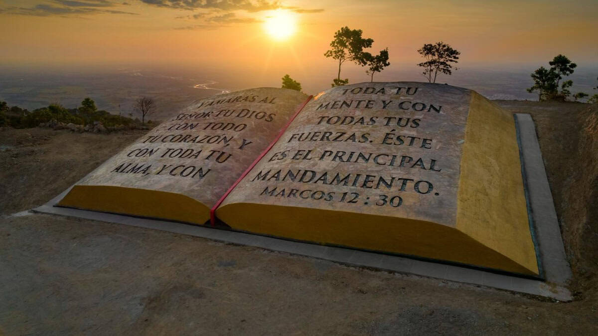 LA BIBLIA MÁS GRANDE DEL MUNDO EN YOPAL