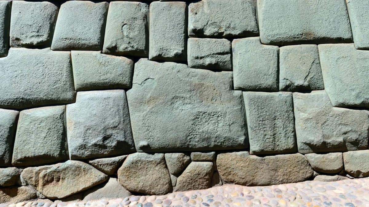 LA PIEDRA DE LOS 12 GRADOS EN CUSCO