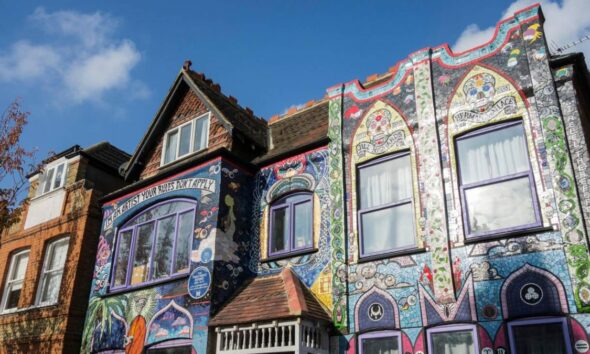 MOSAIC HOUSE_ LA CASA LLENA DE MOSAICOS