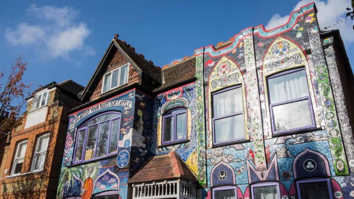 MOSAIC HOUSE_ LA CASA LLENA DE MOSAICOS