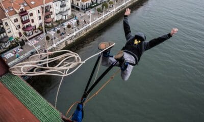 SALTO EN BUNGEE DESDE EL PUENTE DE VIZCAYA