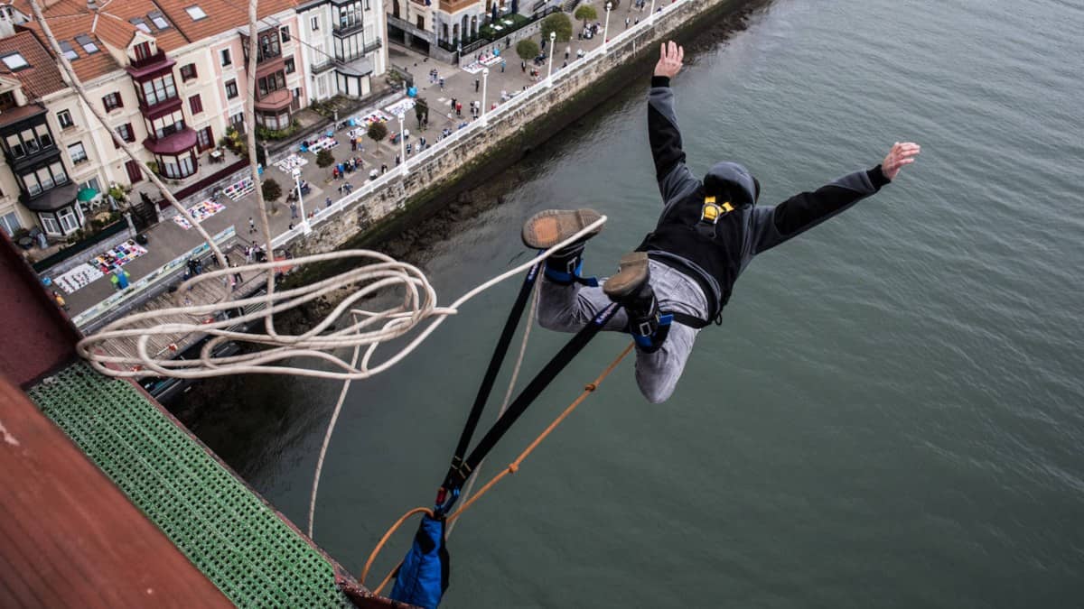 SALTO EN BUNGEE DESDE EL PUENTE DE VIZCAYA