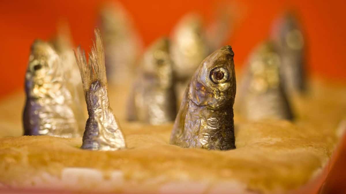 STARGAZY PIE, UN PASTEL CON CABEZAS DE SARDINAS