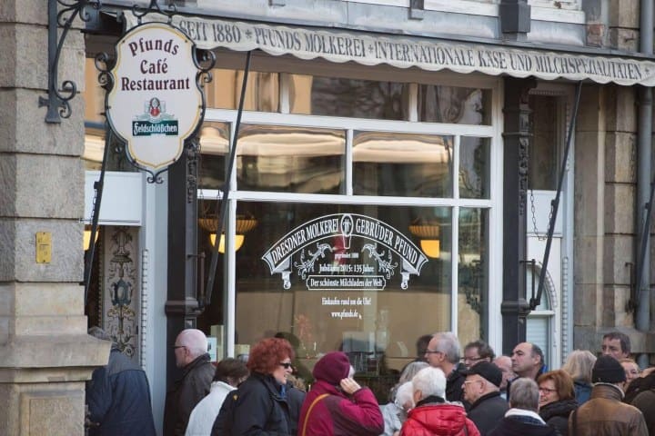 1. Exterior de Molkerei Gebrüder Pfund. Foto - Alamy