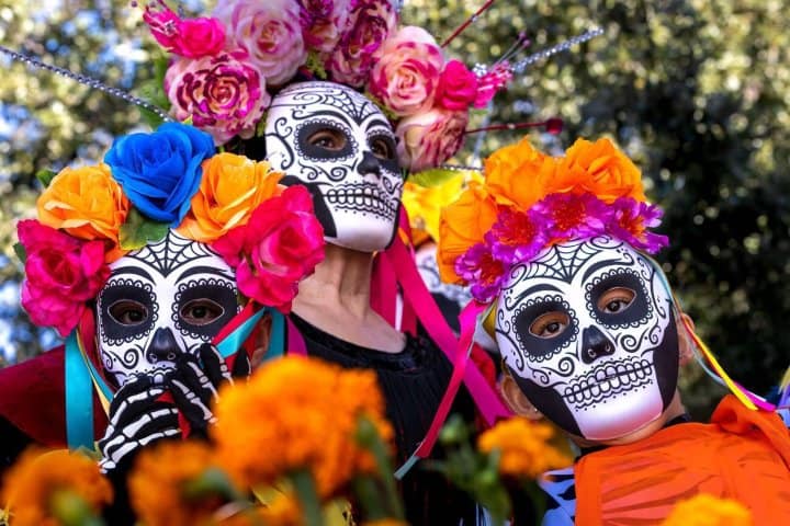 1. Máscaras de calaveras. Foto - Alamy