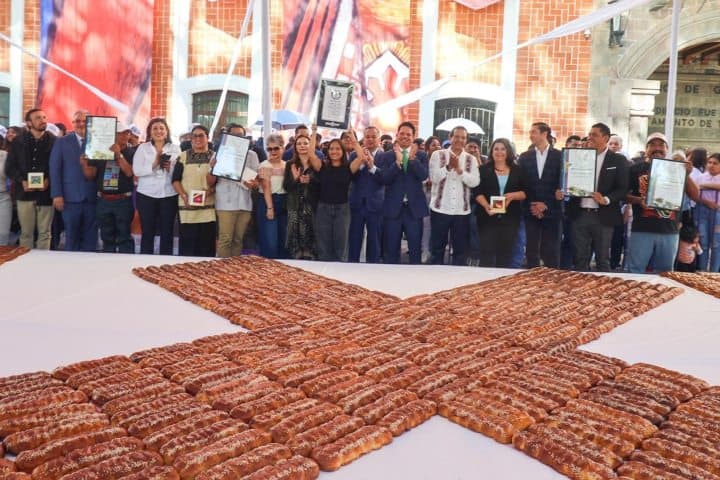 1. Récord Guinness por el Pan de Fiesta más grande del mundo. Foto - Gobierno del Estado de Tlaxcala