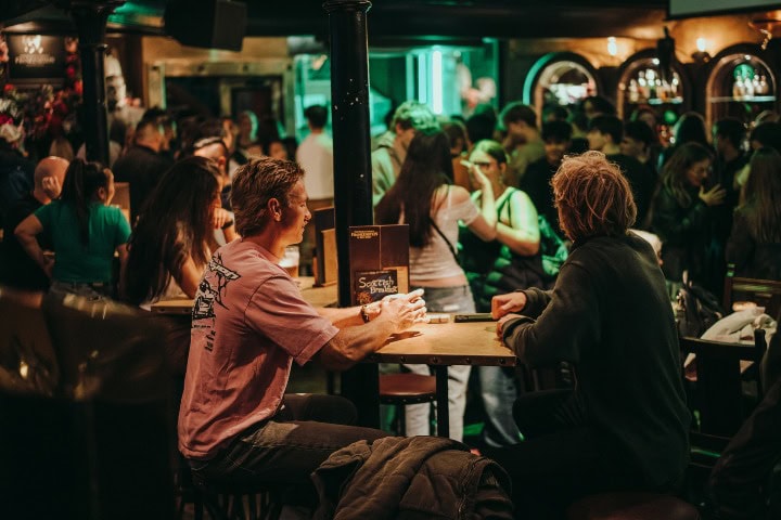 10. Amigos en Frankenstein Pub. Foto - Frankenstein Pub Edinburgh (Facebook)