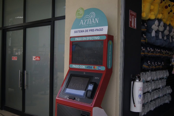 13. Maquinas de recarga de monedero electrónico en Parque Aztlán. Foto - Gus Espinosa