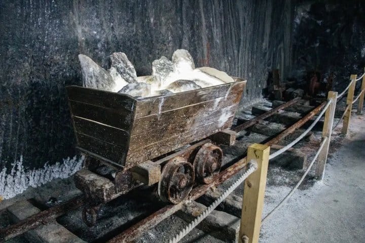 2. Carretilla de extracción de Sal en Salina Turda. Foto - Munhecaviajera