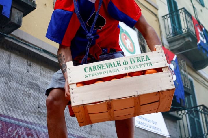 2. Caja de naranjas para el Carnaval de Ivrea. Foto - @ellitoral (Instagram)