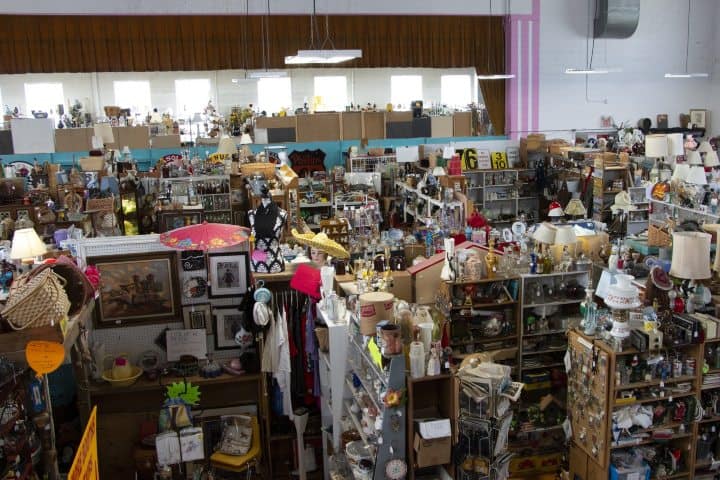 2. Antigüedades en Pink Elephant Antique Mall. Foto - Great Rivers and Routes Tourism Bureau