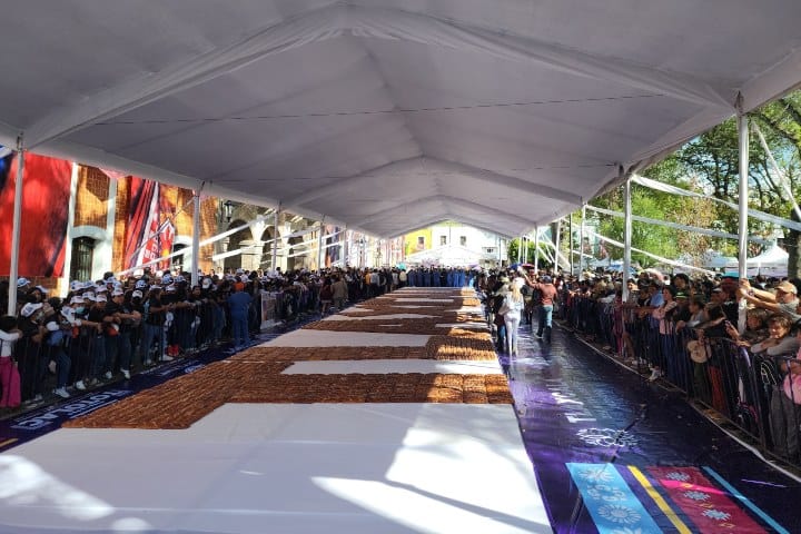 2. Pan de Fiesta formando la palabra "Tlaxcala". Foto - 385 Grados México (Facebook)