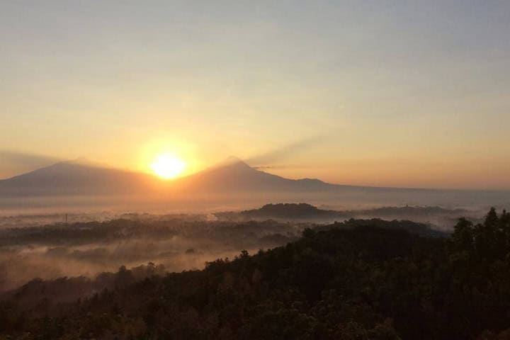 3. Amanecer desde la colina Rhema. Foto - Bukit Rhema