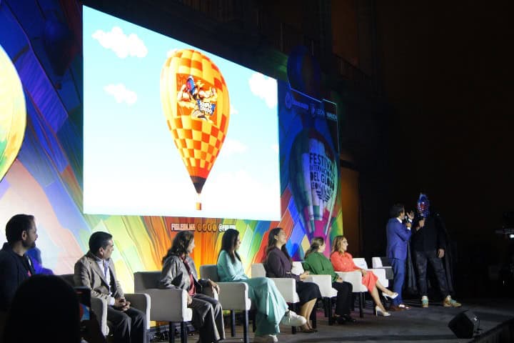3. Anuncio del globo del Escorpión Dorado. Foto - Gus Espinosa