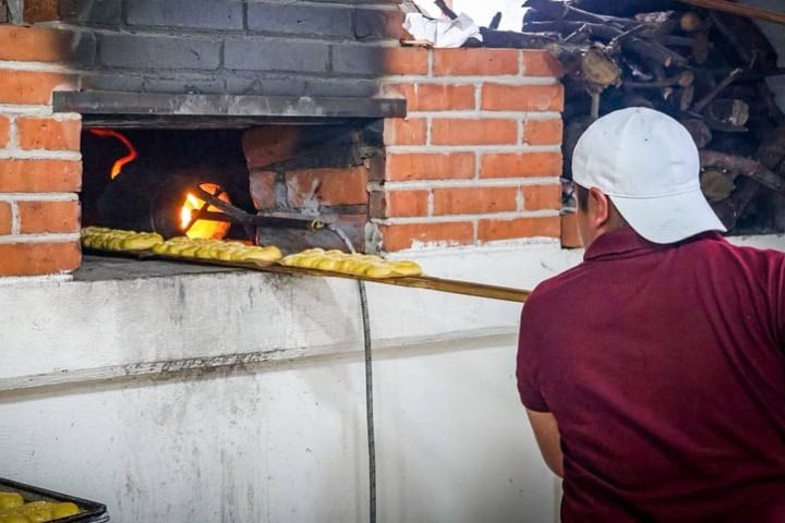 3. Elaboración de Pan de Fiesta. Foto - @lapolillamx (Instagram)