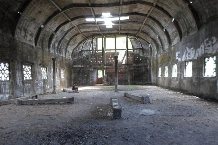 4. Interior de la Iglesia del Pollo en estado de abandono. Foto - Daily Mail