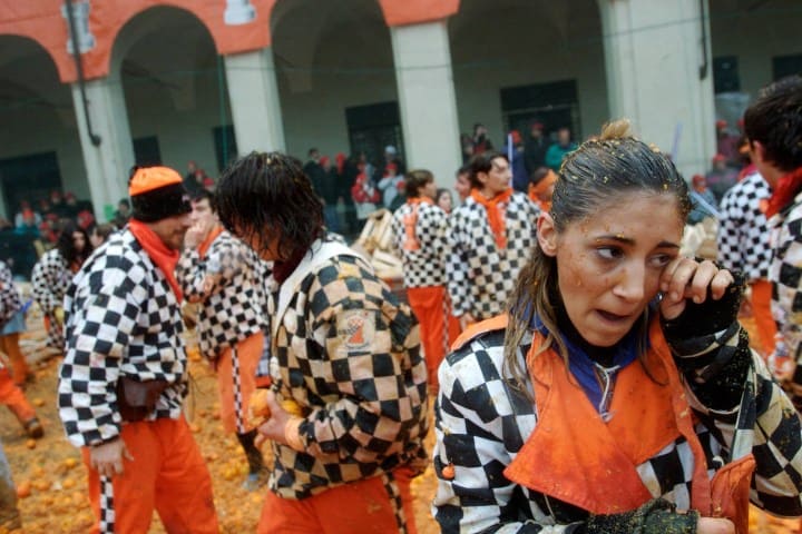 4. Guerra de Naranjas durante el Carnaval de Ivrea. Foto - Alamy