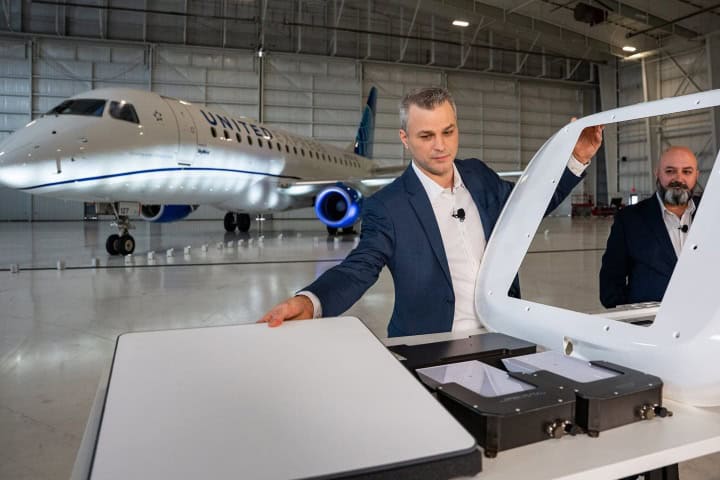 5. Antenas de Starlink en flota de United. Foto - Bloomberg.com