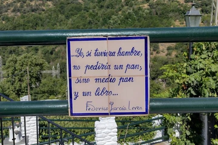 4. Verso de Lorca en el Paseo de Federico García Lorca. Foto - Walterop Rivera (Google Maps)