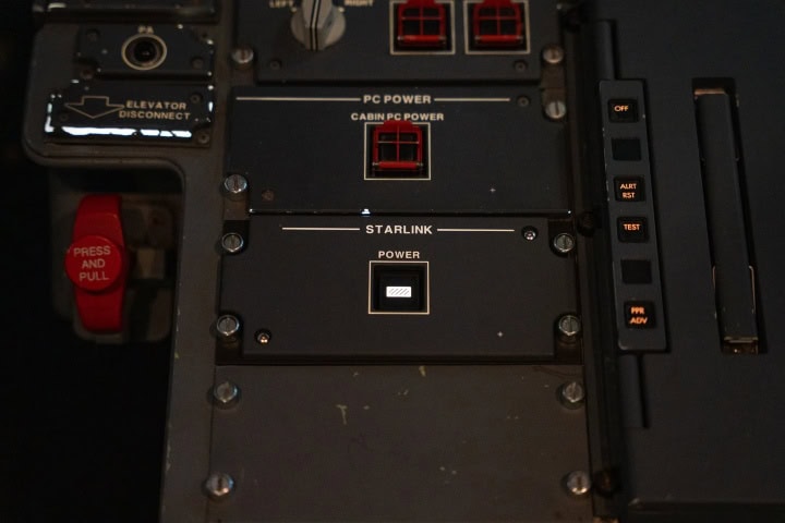4. Instalación de antenas Starlink en la flota de United. Foto - AOL