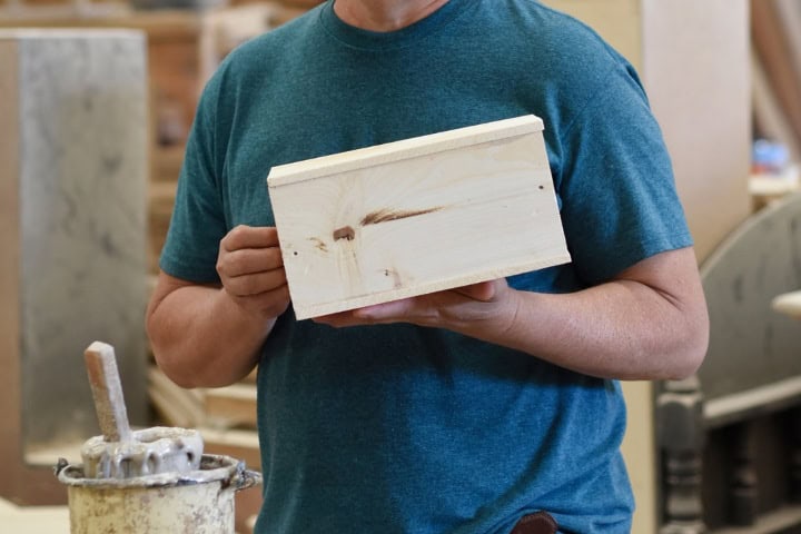 5. Elaboración de caja con madera de Linaloé. Foto - @ensambleartesano (Instagram)